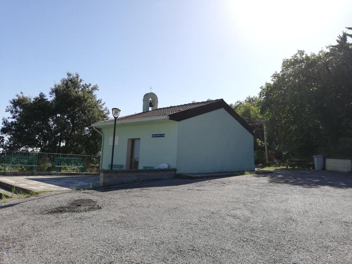 Villa Casa A Montebello Di Bertona Con Vista Gran Sasso Exterior foto